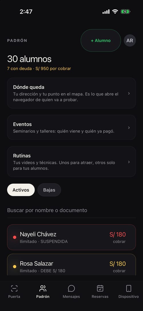 El padrón en la app: 30 alumnos, 7 con deuda y S/ 950 por cobrar, con los morosos arriba.